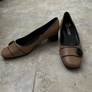 Moda Spana Jazzy Low Heels in Latte Sz 7W